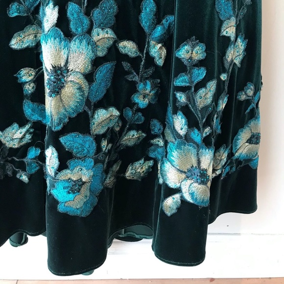 Mon Cheri 'Ellie Wilde' Floral Velvet Two-Piece Gown - Picture 8 of 10